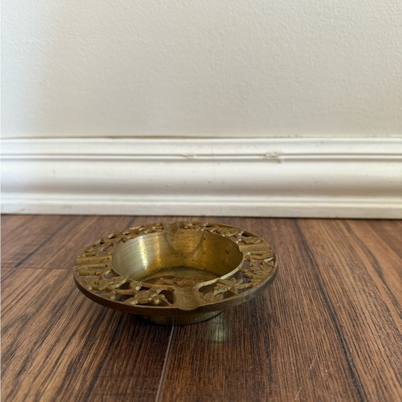 Vintage Chinese Brass Gold Ashtray Flower Cutouts Floral - Picture 3 of 6